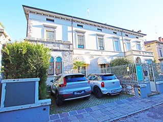Appartamento in Vendita a Bergamo, 450'000&euro;, 195 m²