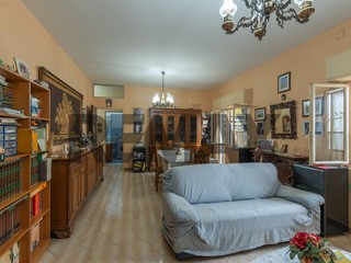 Appartamento in Vendita a Siracusa, 95'000&euro;, 117 m²