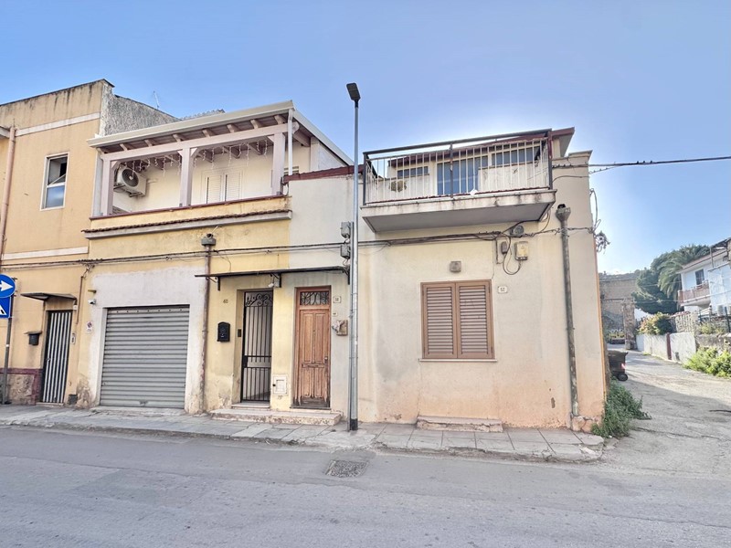 Trilocale in Vendita a Palermo, 65'000&euro;, 87 m²