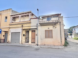 Trilocale in Vendita a Palermo, 65'000&euro;, 87 m²