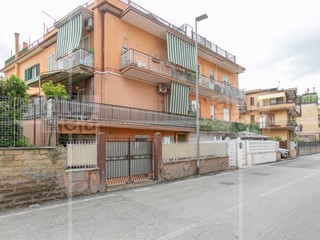 Bilocale in Vendita a Roma, 178'000&euro;, 67 m²