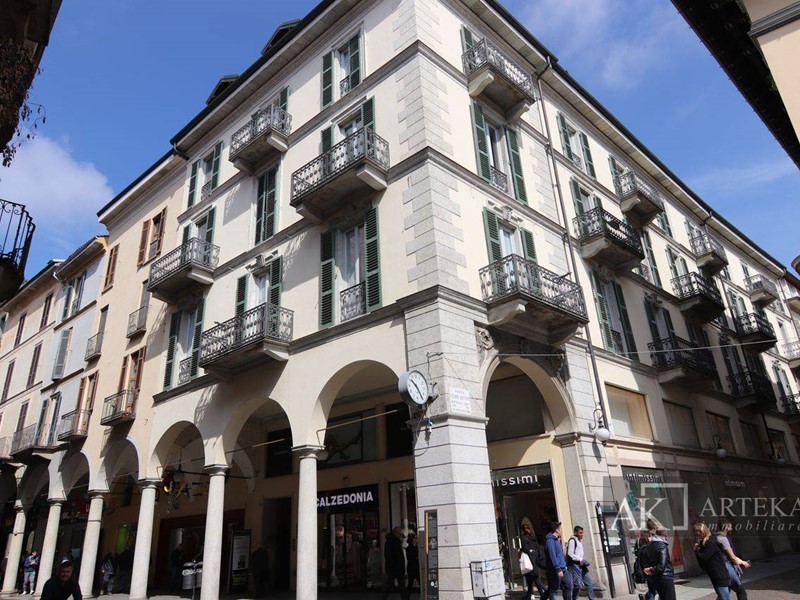Quadrilocale in Affitto a Novara, 1'400&euro;, 140 m²