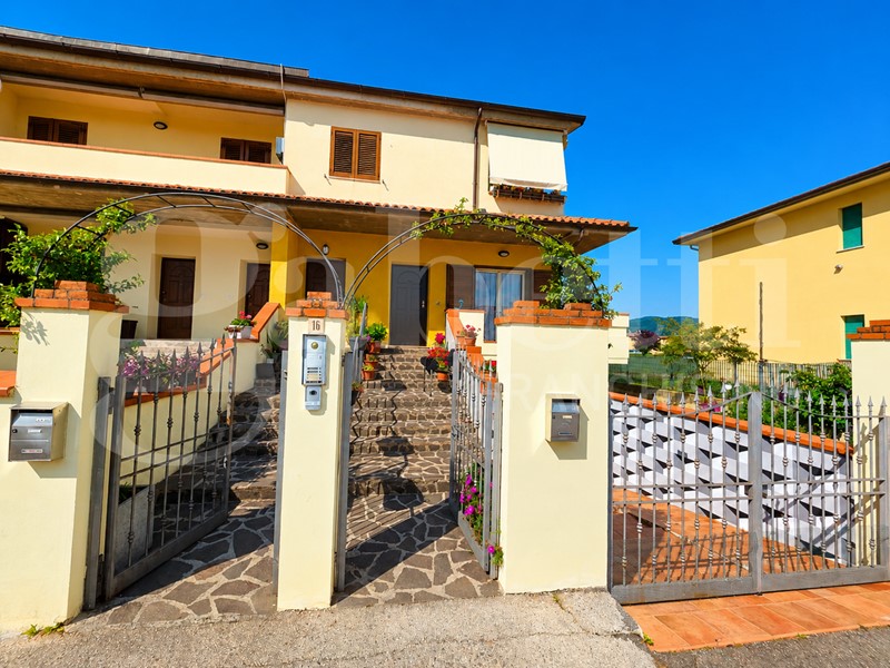 Appartamento in Vendita a Assisi, 225'000&euro;, 170 m²