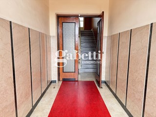 Trilocale in Affitto a Torino, 1'000&euro;, 98 m², arredato