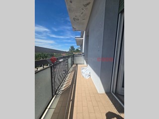 Quadrilocale in Vendita a Carpi, 128'000&euro;, 105 m², con Box