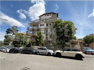 Appartamento in Vendita a Roma, 785'000&euro;, 161 m², con Box