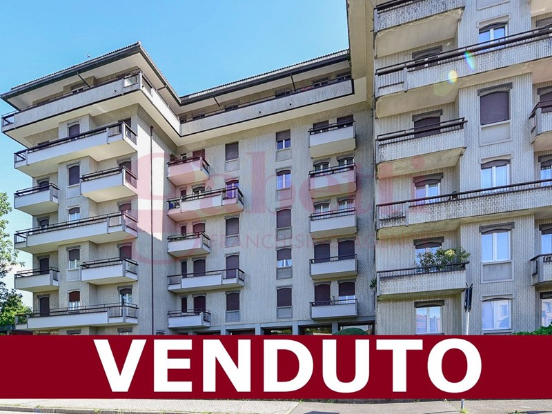 Trilocale in Vendita a Cantù, 165'000&euro;, 94 m², con Box