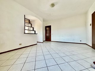 Quadrilocale in Vendita a Calcinaia, zona Centro, 132'000&euro;, 85 m², con Box
