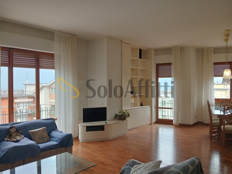 Appartamento in Affitto a Falconara Marittima, zona Zona Palombina vecchia, 700&euro;, 140 m²