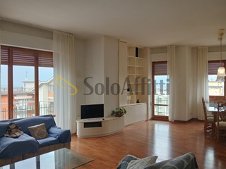 Appartamento in Affitto a Falconara Marittima, zona Zona Palombina vecchia, 700&euro;, 140 m²