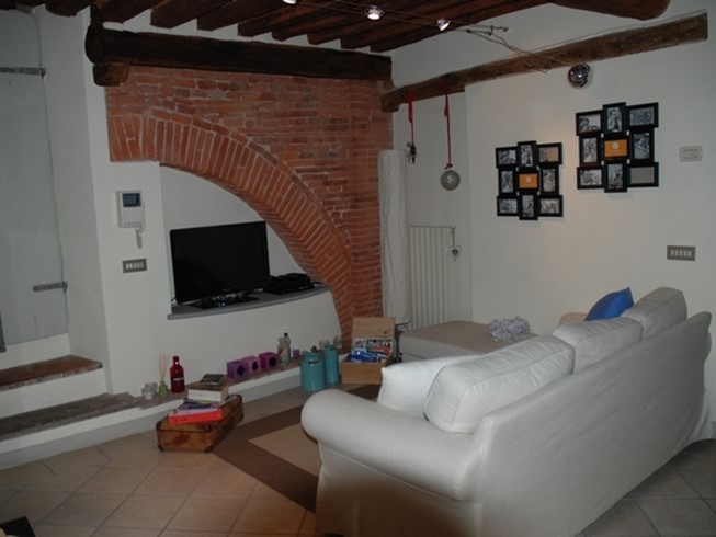 Bilocale in Affitto a Lucca, zona Centro Storico, 740&euro;, 55 m², arredato