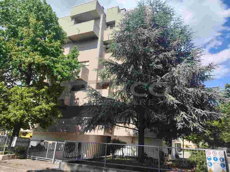 Quadrilocale in Vendita a Rovigo, zona San Pio XÂ°, 90'000&euro;, 95 m², arredato, con Box