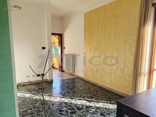 Appartamento in Vendita a Rovigo, zona Commenda Est, 130'000&euro;, 135 m², arredato, con Box