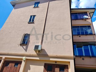 Appartamento in Vendita a Rovigo, zona Commenda Est, 130'000&euro;, 135 m², arredato, con Box