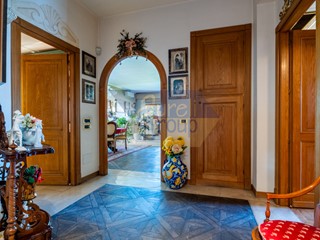 Appartamento in Vendita a Roma, zona Appio Claudio, 800'000&euro;, 198 m²