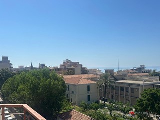 Appartamento in Vendita a Melito di Porto Salvo, 200 m²