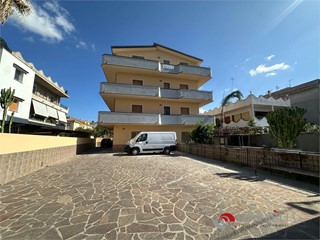 Appartamento in Vendita a Melito di Porto Salvo, 600 m²