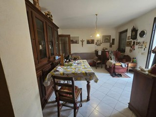 Trilocale in Vendita a Calcinaia, zona Fornacette, 105'000&euro;, 65 m², con Box
