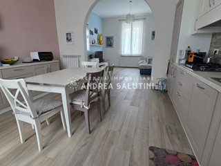 Appartamento in Vendita a Pontedera, 200'000&euro;, 140 m², arredato