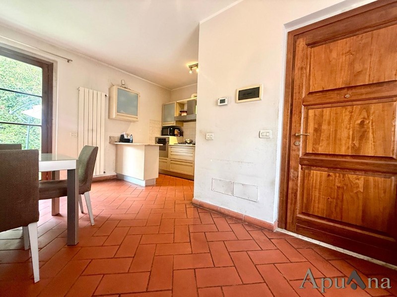 Trilocale in Vendita a Massa, 200'000&euro;, 70 m², con Box