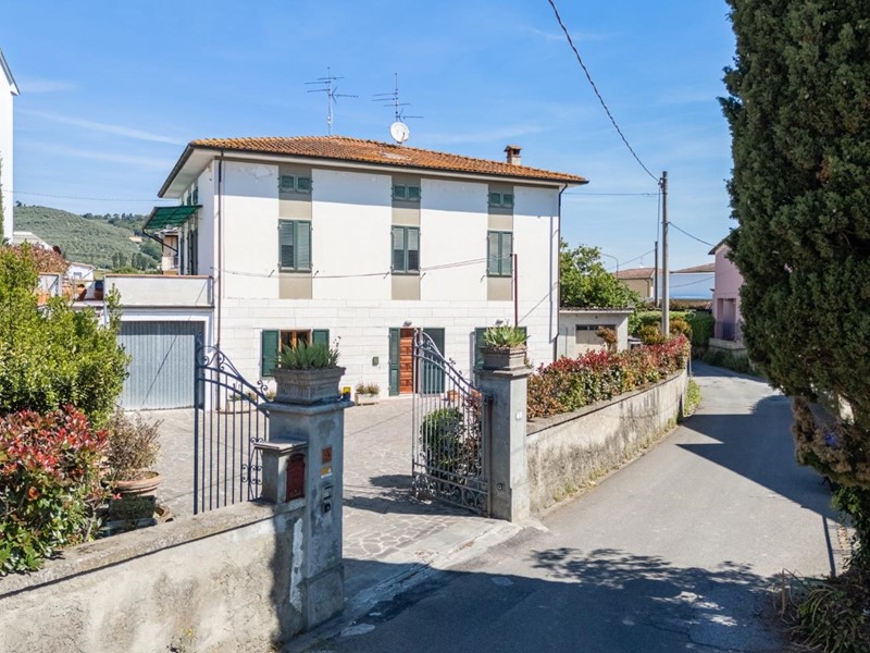 Quadrilocale in Vendita a Buti, zona Cascine, 142'000&euro;, 129 m², con Box