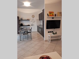 Quadrilocale in Affitto a Carrara, zona Marina di Carrara, 1'200&euro;, 100 m², arredato