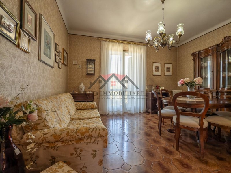 Appartamento in Vendita a Pomarance, 89'000&euro;, 120 m², arredato, con Box