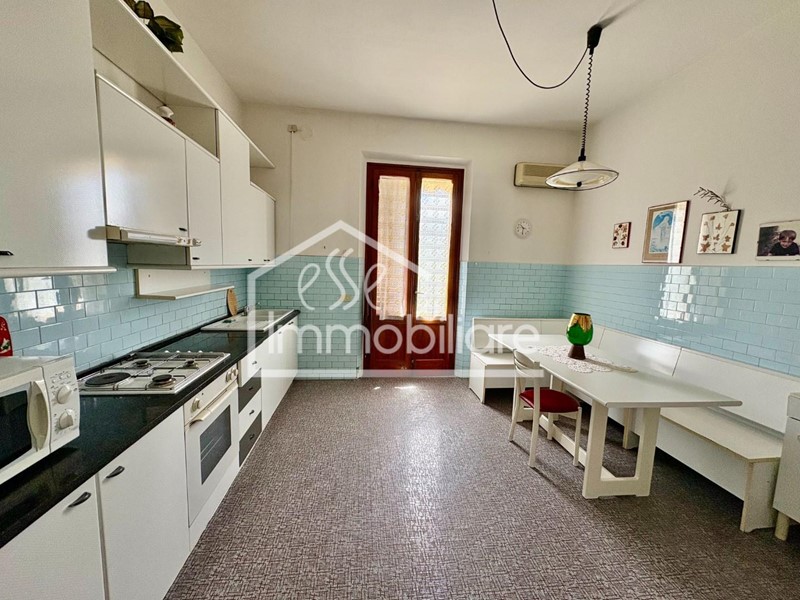 Appartamento in Vendita a Vinci, zona Vitolini, 150'000&euro;, 100 m²