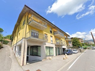 Appartamento in Vendita a Gandino, 60'000&euro;, 159 m², con Box