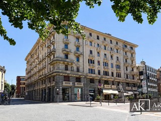 Appartamento in Vendita a Novara, 680'000&euro;, 230 m²