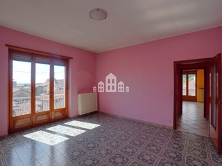 Quadrilocale in Vendita a Cuorgnè, 85'000&euro;, 90 m²