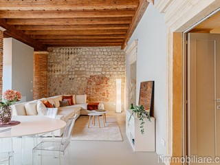 Appartamento in Vendita a Verona, 780'000&euro;, 190 m²