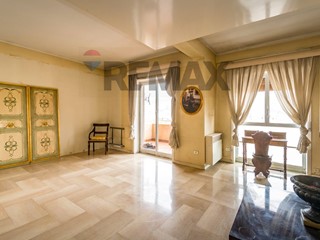 Appartamento in Vendita a Palermo, 370'000&euro;, 196 m²
