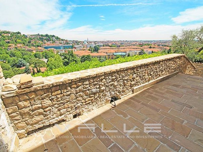 Trilocale in Affitto a Bergamo, 2'400&euro;, 150 m²