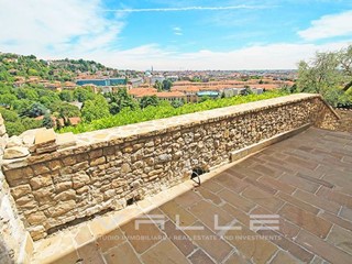 Trilocale in Affitto a Bergamo, 2'400&euro;, 150 m²