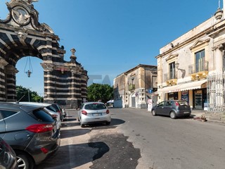 Appartamento in Affitto a Catania, 700&euro;, 120 m²