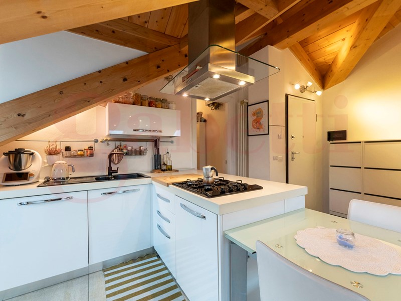 Attico in Vendita a Torino, 190'000&euro;, 43 m², arredato