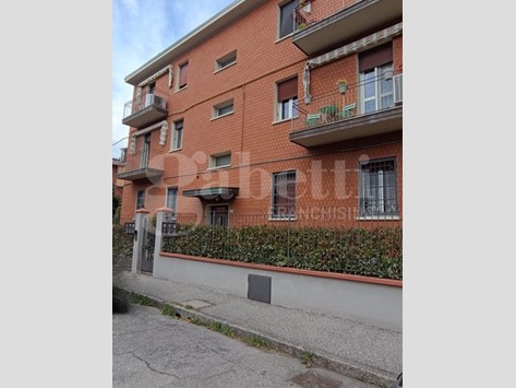 Quadrilocale in Vendita a Bologna, 255'000&euro;, 90 m², con Box