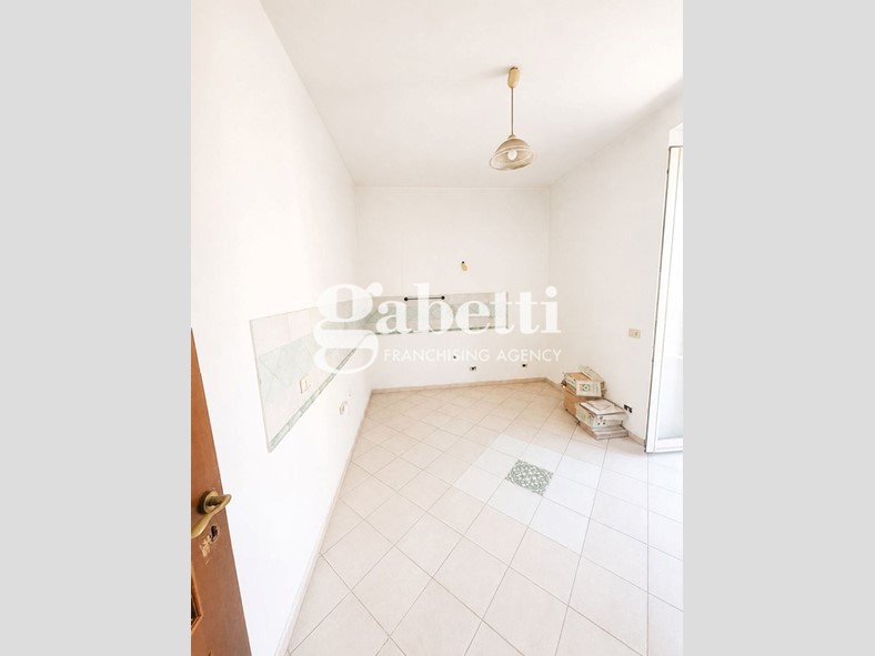 Trilocale in Vendita a Roma, 208'000&euro;, 94 m²