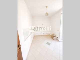 Trilocale in Vendita a Roma, 208'000&euro;, 94 m²