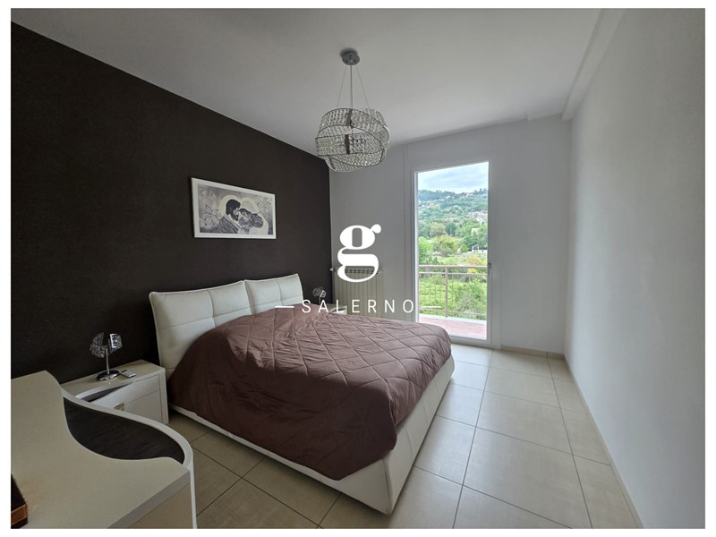 Appartamento in Affitto a Salerno, 950&euro;, 132 m², arredato