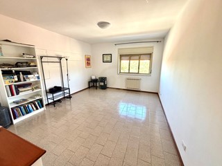 Quadrilocale in Vendita a Catania, zona San Giorgio, 135'000&euro;, 105 m², con Box