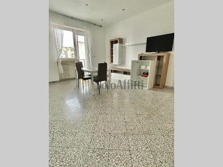 Trilocale in Affitto a Bari, zona Picone, 1'500&euro;, 100 m², arredato