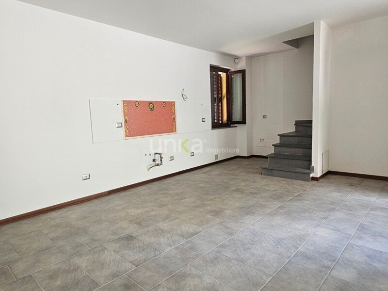 Trilocale in Vendita a Monte Roberto, 130'000&euro;, 110 m²