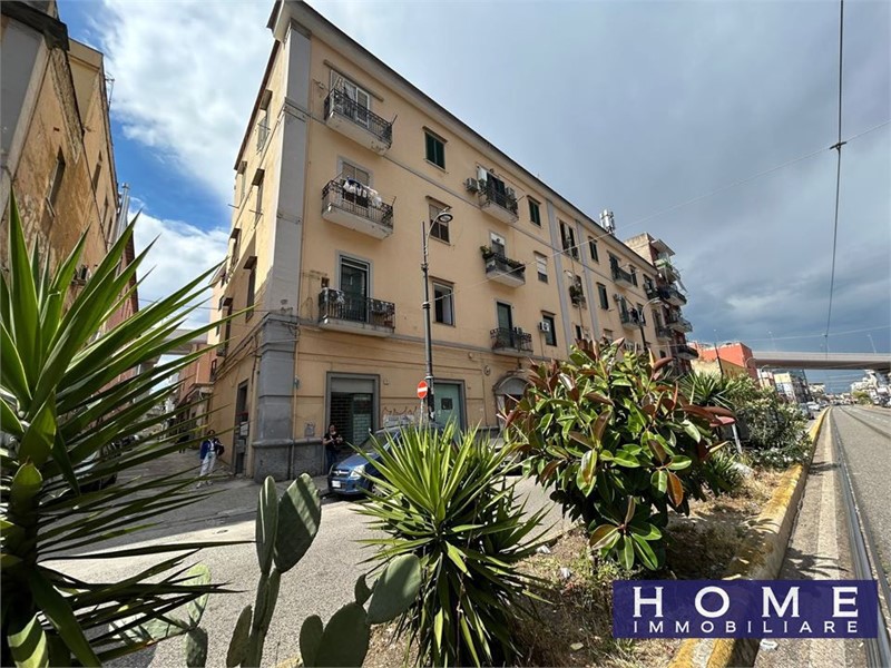Appartamento in Vendita a Napoli, 350'000&euro;, 380 m²