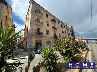 Appartamento in Vendita a Napoli, 350'000&euro;, 380 m²