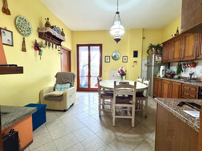 Appartamento in Vendita a Empoli, zona Ponzano, 320'000&euro;, 140 m², arredato, con Box