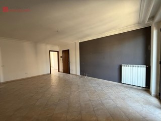 Trilocale in Vendita a Lizzanello, 148'000&euro;, 122 m², con Box