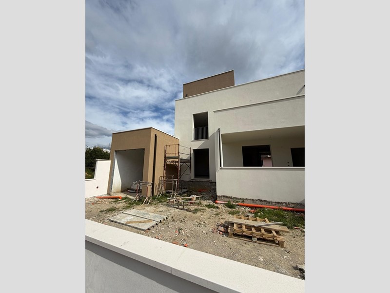 Quadrilocale in Vendita a Collesalvetti, 335'000&euro;, 100 m², con Box