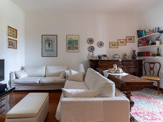 Appartamento in Vendita a Empoli, zona Avane, 430'000&euro;, 180 m², con Box